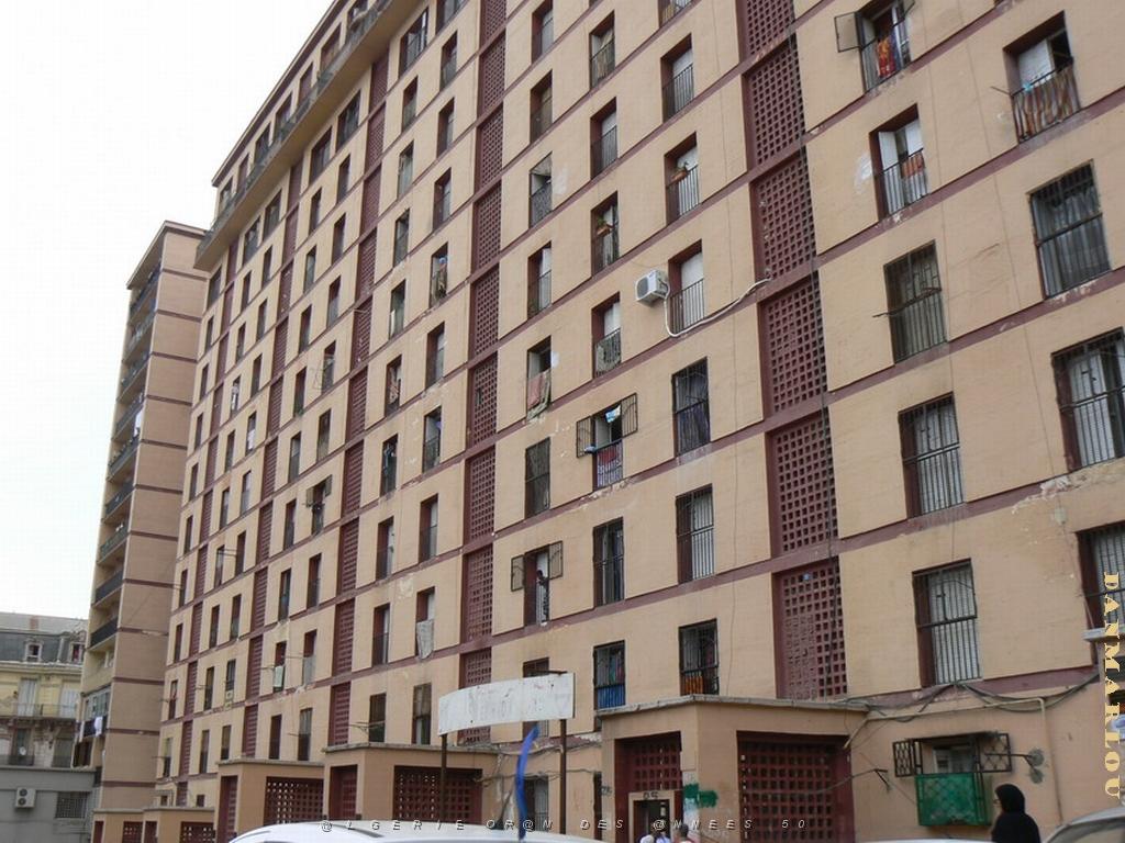 Cite Lescure 32 .jpg